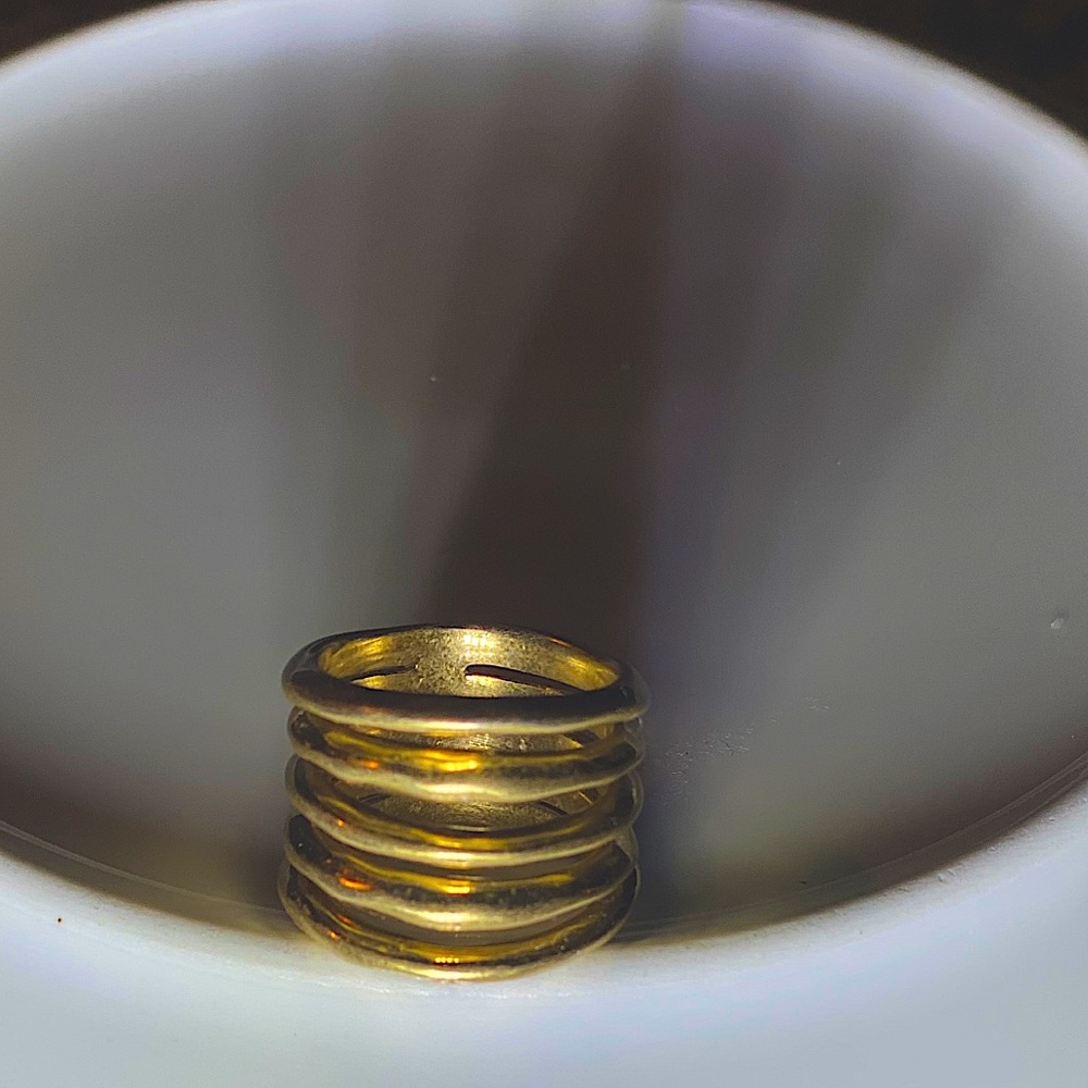 Costume jewelry ring in gold